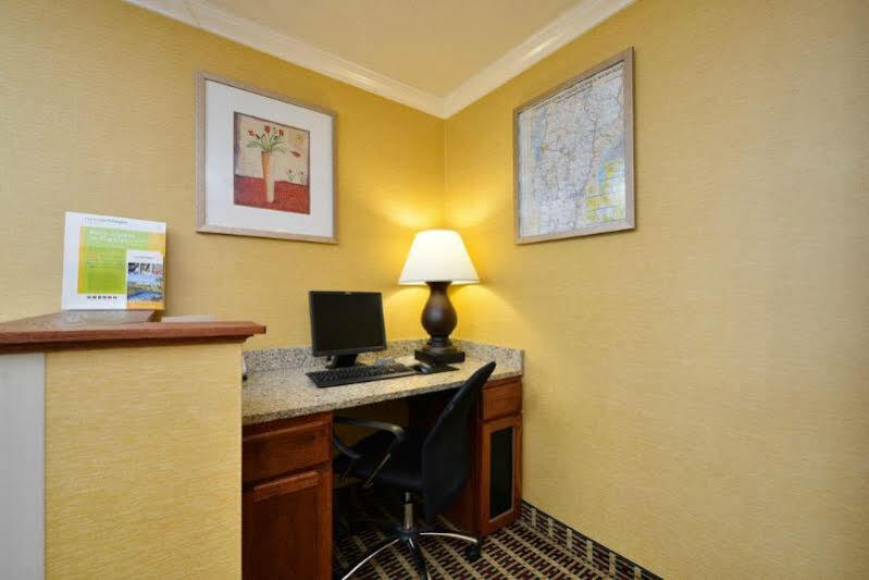 Quality Inn Colchester - Берлингтон Экстерьер фото